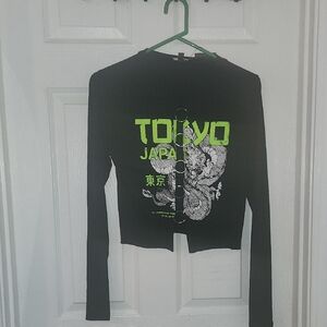 Black Long Sleeve Graphic Crop Top